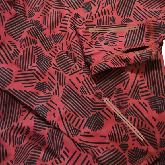 Brooks For Women Equilibrium Tech Pullover w thumbholes - Picture 3 of 6